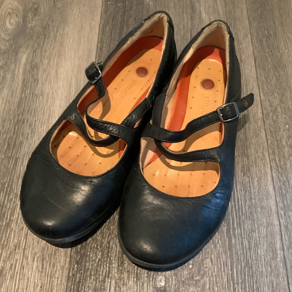 Clark’s “Unstructured” Mary Janes size 6.5